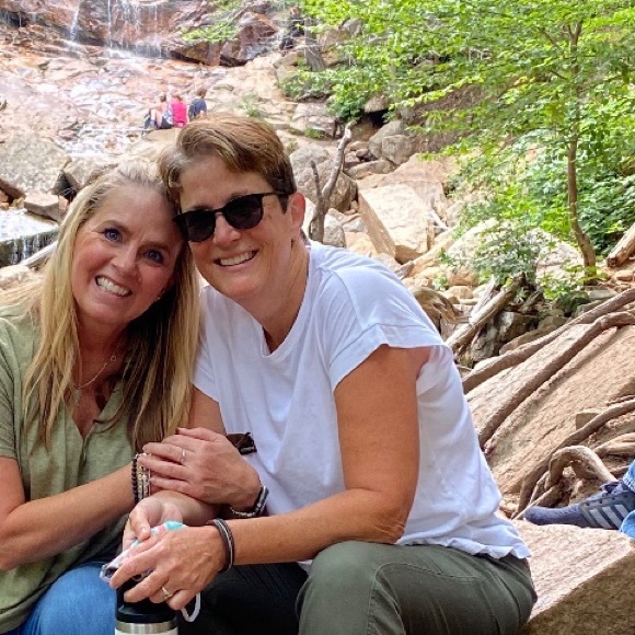 Meet your Posher, Beth - Picture 1 of 3